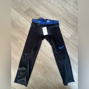 NIKE— Pro 3/4 tights
